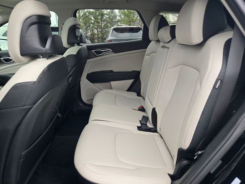 Used 2025 Kia Sportage EX w/ Premium Package image 31