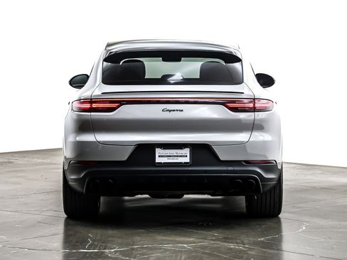 Used 2023 Porsche Cayenne Platinum Edition image 5