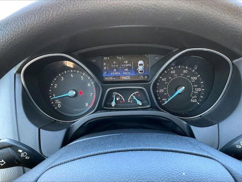 Used 2018 Ford Focus SE w/ SE Appearance Package image 11