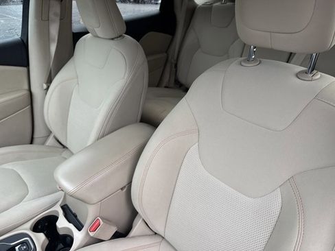 Used 2020 Jeep Cherokee Latitude image 12