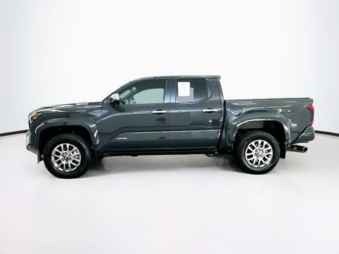 Used 2025 Toyota Tacoma Limited AWD/4WD image 4