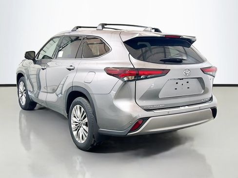 New 2026 Toyota Highlander Platinum AWD/4WD image 6