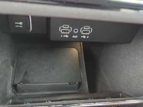 Used 2024 Jeep Wagoneer L Series III w/ Flexible Seating Group image 29