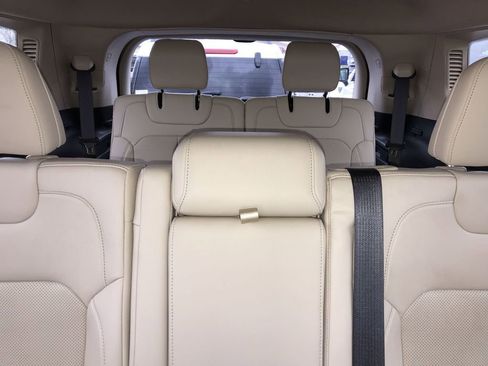 Used 2022 Jeep Grand Cherokee L Limited w/ Luxury Tech Group II image 23