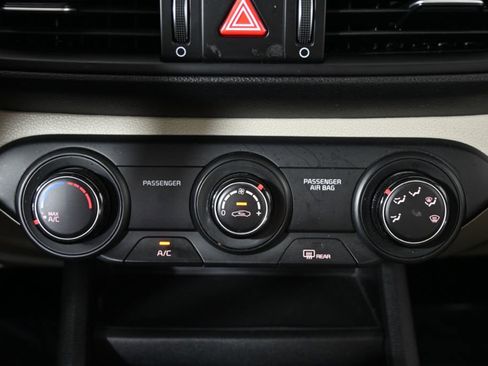 Used 2022 Kia Forte LXS image 28