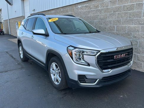 Used 2022 GMC Terrain SLE w/ Driver Convenience Package FWD image 2