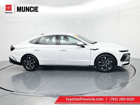 Used 2025 Hyundai Sonata SEL FWD image 1