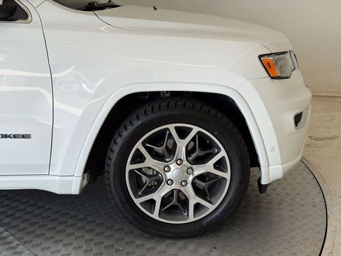 Used 2020 Jeep Grand Cherokee Overland AWD/4WD image 13