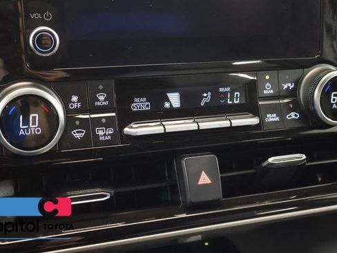 Used 2023 Toyota Highlander XLE AWD/4WD image 19