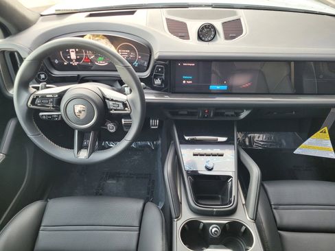 New 2025 Porsche Cayenne Turbo AWD/4WD image 13