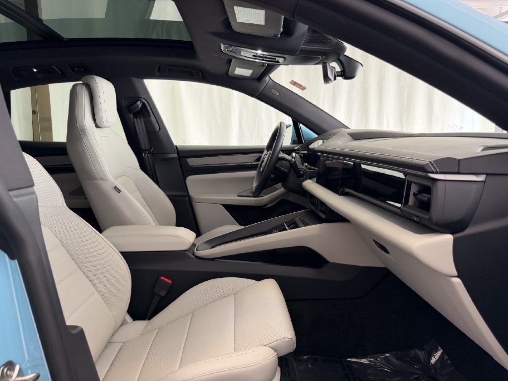 Used 2026 Porsche Macan 4 Electric AWD/4WD image 16