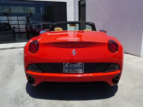 Used 2010 Ferrari California RWD image 6