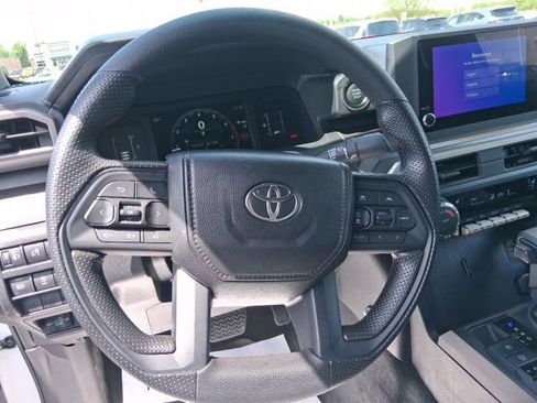 Used 2025 Toyota Tacoma SR5 AWD/4WD image 19