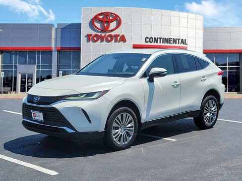 Certified 2022 Toyota Venza XLE AWD/4WD image 3