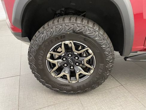 Used 2026 Chevrolet Colorado ZR2 w/ Technology Package AWD/4WD image 13