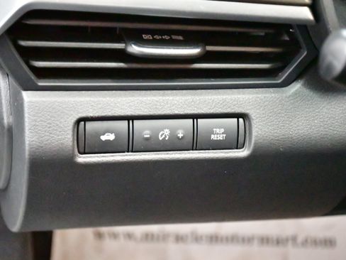 Used 2025 Nissan Altima 2.5 SV FWD image 13