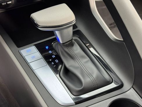 Used 2024 Hyundai Elantra SE image 25