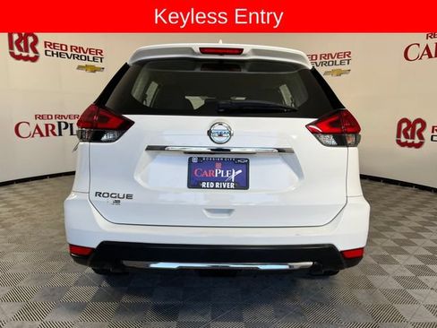 Used 2020 Nissan Rogue S FWD image 7