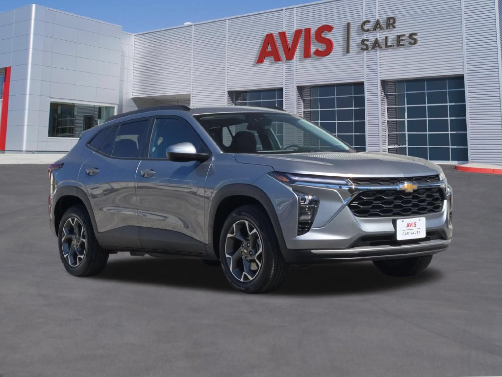 Used 2026 Chevrolet Trax LT FWD image 3
