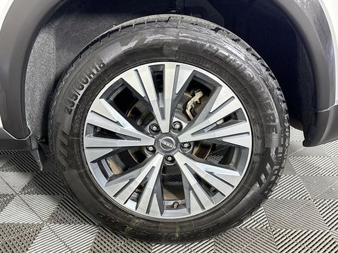 Used 2023 Nissan Rogue SV image 36