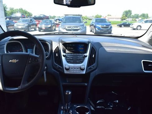Used 2017 Chevrolet Equinox LS FWD image 31