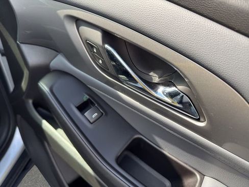 Used 2019 Chevrolet Traverse LT FWD image 15
