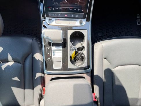 Used 2023 Audi Q8 Premium Plus w/ Premium Plus Package AWD/4WD image 25