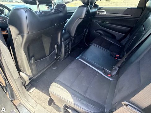Certified 2022 Jeep Grand Cherokee Laredo X AWD/4WD image 13