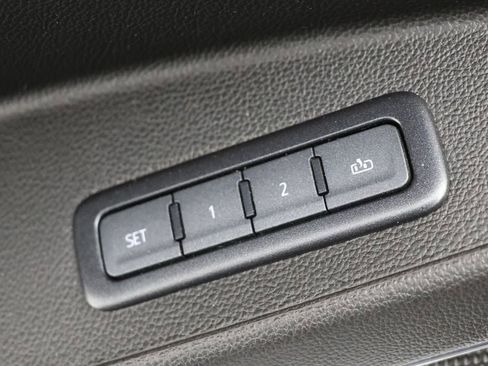 Used 2020 Chevrolet Suburban LT image 17