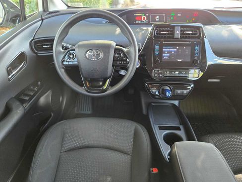 Used 2019 Toyota Prius LE AWD/4WD image 18
