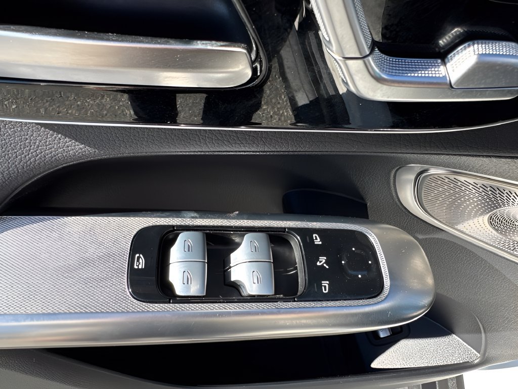Used 2024 Mercedes-Benz GLC 300 4MATIC image 24