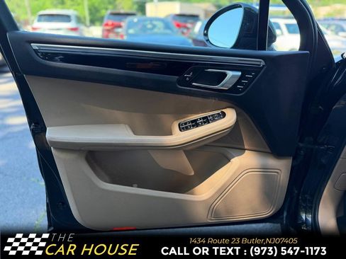 Used 2020 Porsche Macan AWD/4WD image 10