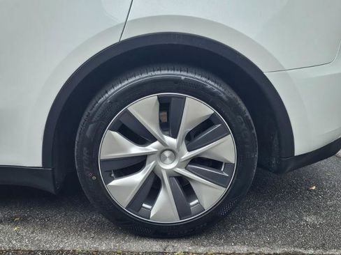 Used 2023 Tesla Model Y Long Range AWD/4WD image 19