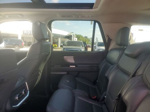 Used 2025 Ford Expedition Active image 14