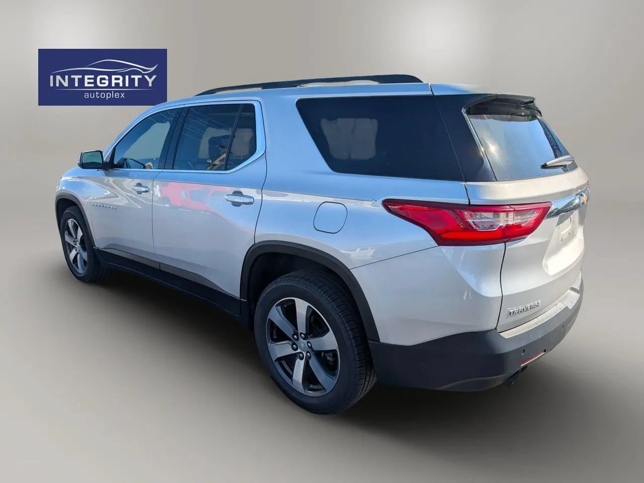 Used 2021 Chevrolet Traverse LT w/ LT Premium Package FWD image 4