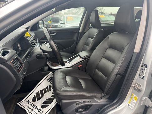 Used 2016 Volvo XC70 T5 Premier w/ Proximity Package image 11