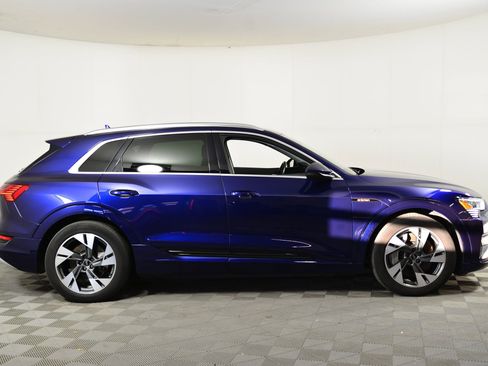 Certified 2021 Audi e-tron Premium image 7