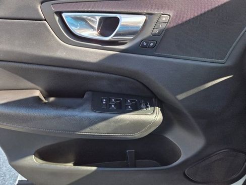 Used 2020 Volvo XC60 T5 Momentum w/ Protection Package image 29