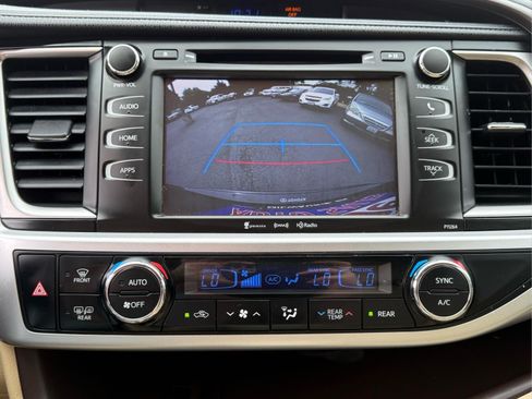 Used 2016 Toyota Highlander Plus AWD/4WD image 23
