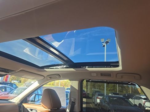 New 2025 Nissan Pathfinder Platinum image 48