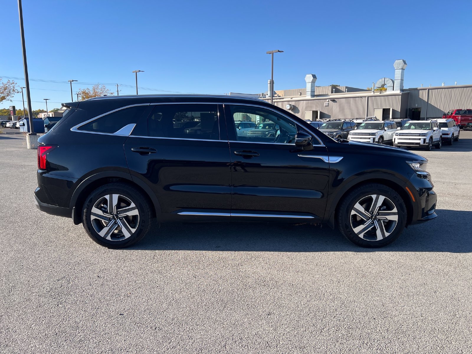 Used 2023 Kia Sorento EX AWD/4WD image 2