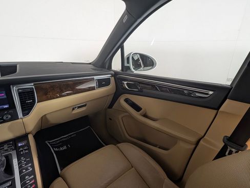 Used 2018 Porsche Macan image 23