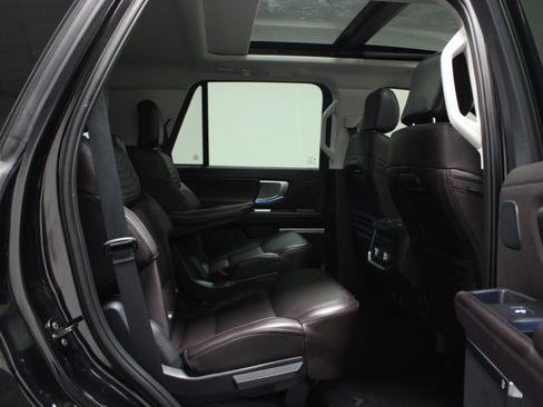 Used 2025 Ford Expedition Platinum w/ Platinum Ultimate Package AWD/4WD image 16