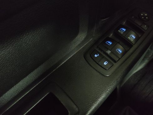 Used 2017 RAM 1500 Express w/ Express Value Package AWD/4WD image 27