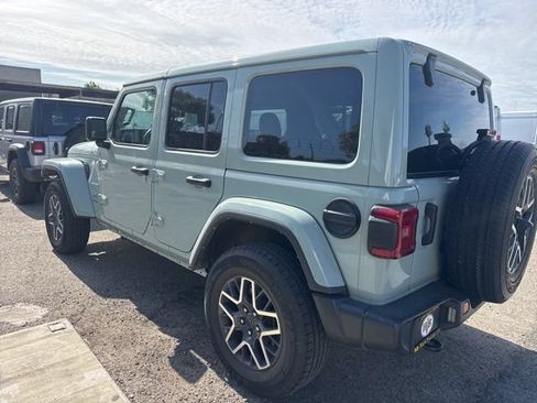 Used 2024 Jeep Wrangler Unlimited Sahara AWD/4WD image 7