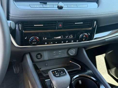 Used 2026 Nissan Rogue SL FWD image 18