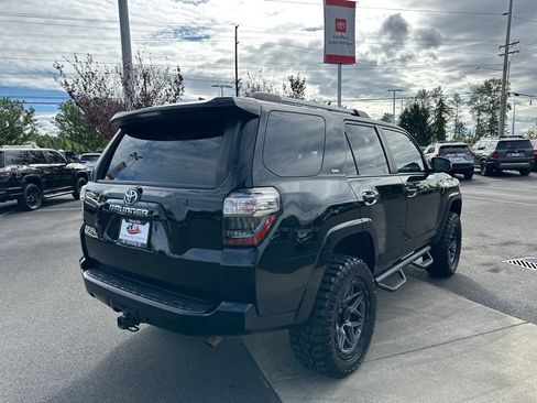 Used 2019 Toyota 4Runner SR5 AWD/4WD image 5