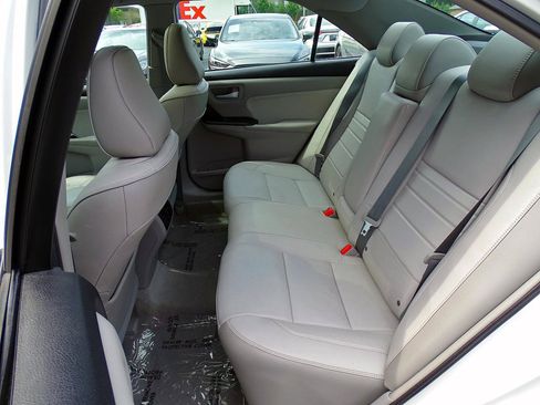 Used 2015 Toyota Camry XLE w/ Moonroof Package FWD image 28