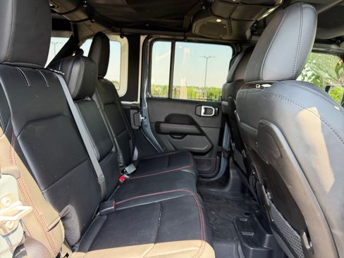 Used 2025 Jeep Wrangler Unlimited Rubicon AWD/4WD image 33