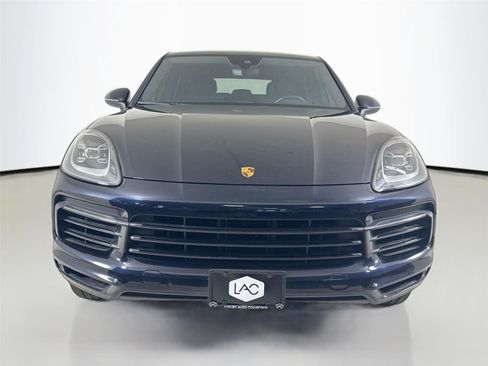 Used 2022 Porsche Cayenne Coupe w/ Premium Package image 11
